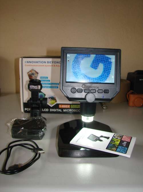 MUSTOOL - 4.3 Inch Portable HD LCD Digital Microscope with stand 1-600X 3.6MP