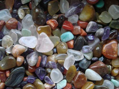 BOX FULL OF TUMBLED SEMI PRECIOUS STONES, LARGE AND SMALL APPROX 3Kg