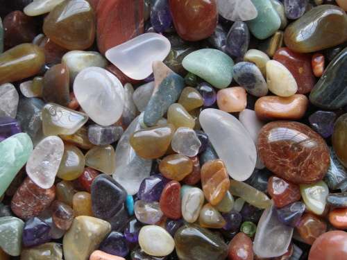 BOX FULL OF TUMBLED SEMI PRECIOUS STONES, LARGE AND SMALL APPROX 3Kg