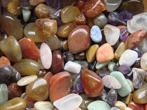 BOX FULL OF TUMBLED SEMI PRECIOUS STONES, LARGE AND SMALL APPROX 3Kg