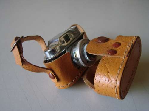 VINTAGE ANTIQUE MINATURE SPY CAMERA WITH LEATHER COVER : MADE IN JAPAN : UNTESTED