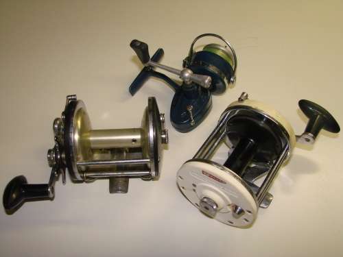 OLD STYLE FISHING REELS ALL FOR ONE BID