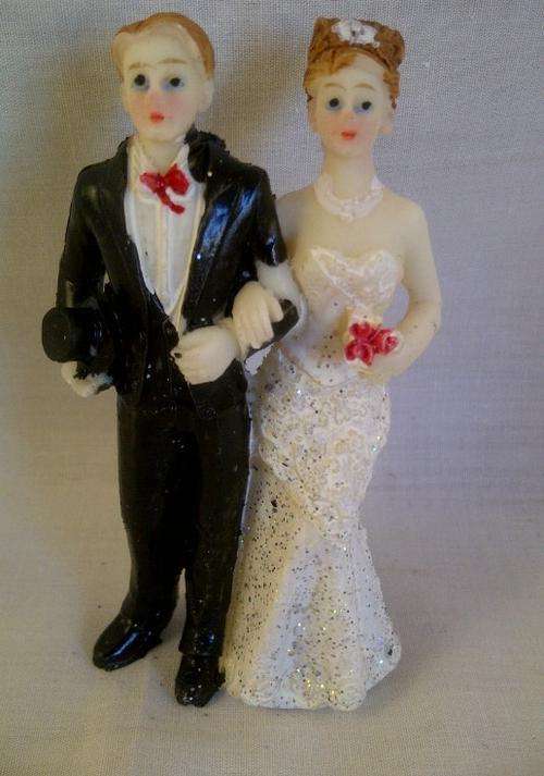 Wedding cake topper 8cm - bride and groom