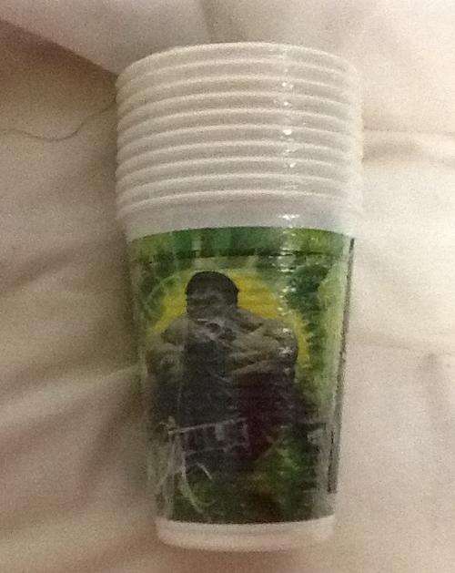 Incredible hulk kids party plastic cups / glasses (10 in pack)