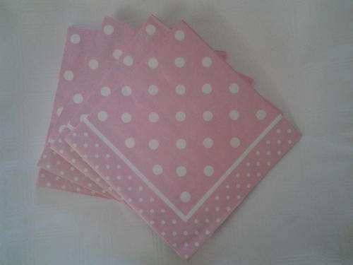 Pinkpolka dots serviettes (20) was R20 now R10