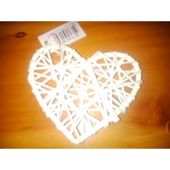 Beige rattan heart, 9cm was R6 now R3