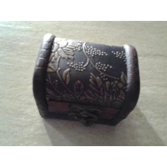 Wooden antique look jewellery box, 7.5cm x 5.5cm, 6cm high was R15 now R8
