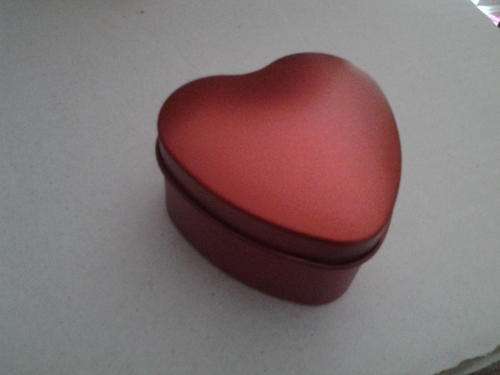 Heart metal tin red was R10 now R6