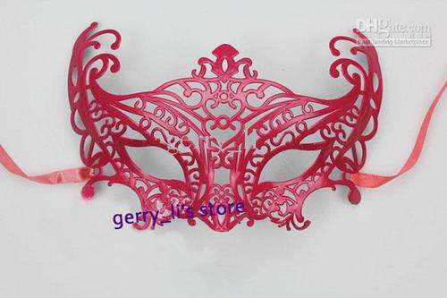 Plastic Fancy red mask - dress up was R20 now R11