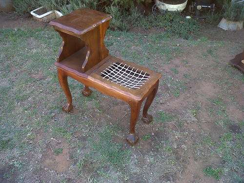 TELEPHONE TABLE / TELEFOONTAFELTJIE