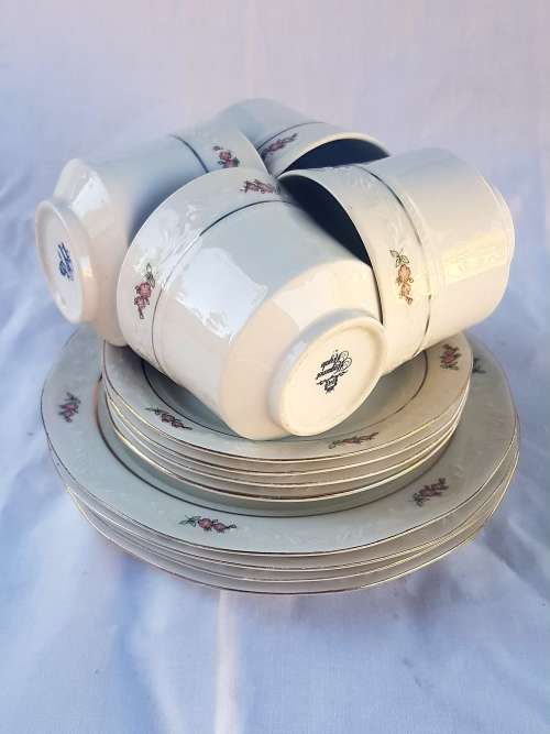 GORGEOUS HUGUENOT ROYALE FINE CHINA TEA SET