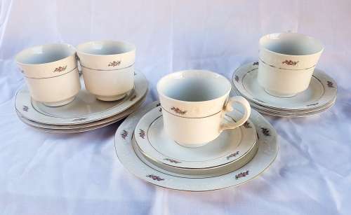 GORGEOUS HUGUENOT ROYALE FINE CHINA TEA SET