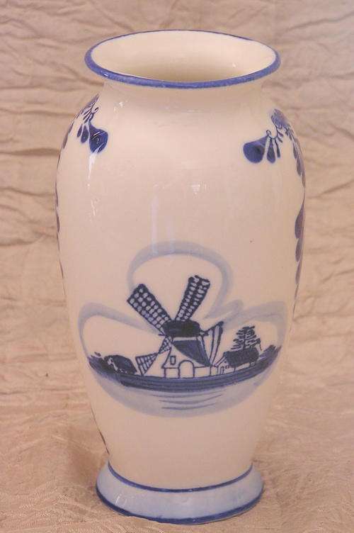 Beautiful DELFT porcelain Vase. Re-Listed due to non-payment.
