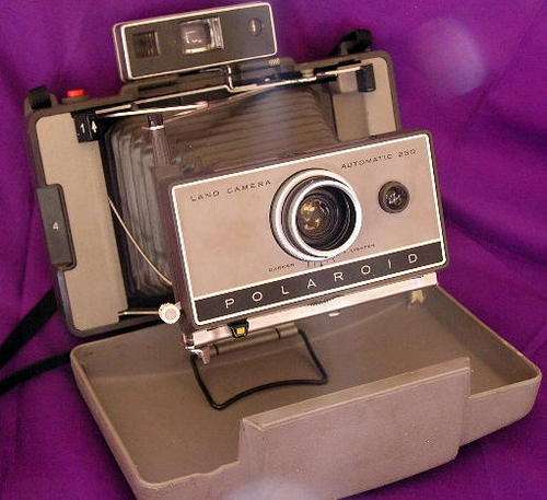 VERY SCARES!!! Polaroid 230 Land Camera in working condition