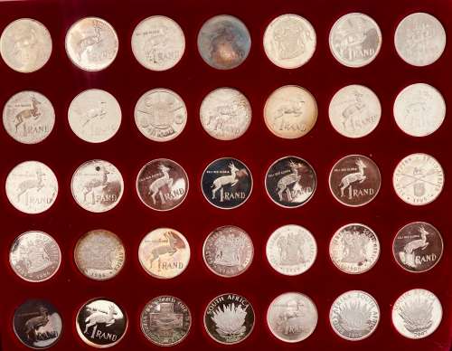 Collection of Proof Silver R1`s in Velvet Perspex box.