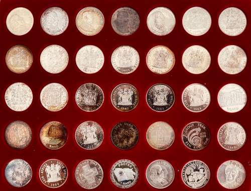 Collection of Proof Silver R1`s in Velvet Perspex box.