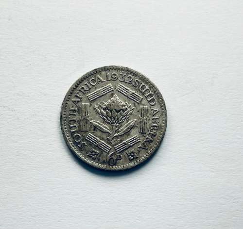 1932, Sixpence