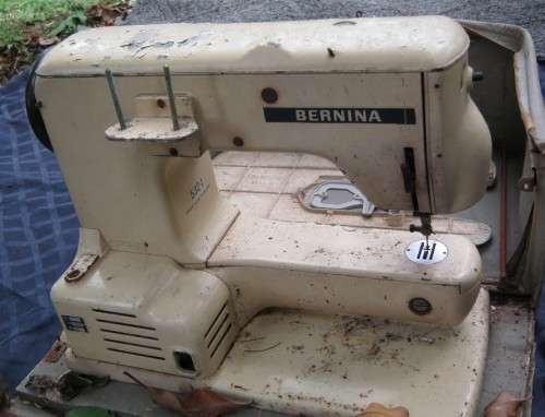 1950¿s ? Nostaligic Sewing Machine