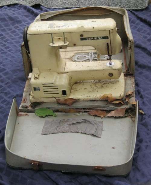 1950¿s ? Nostaligic Sewing Machine