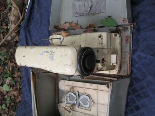 1950¿s ? Nostaligic Sewing Machine