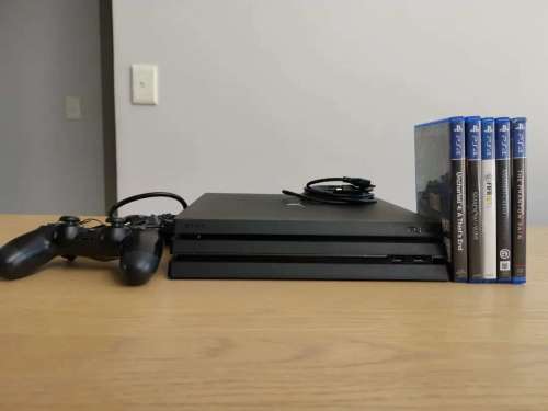 Playstation 4 pro (Ps4 pro) with 5 games.