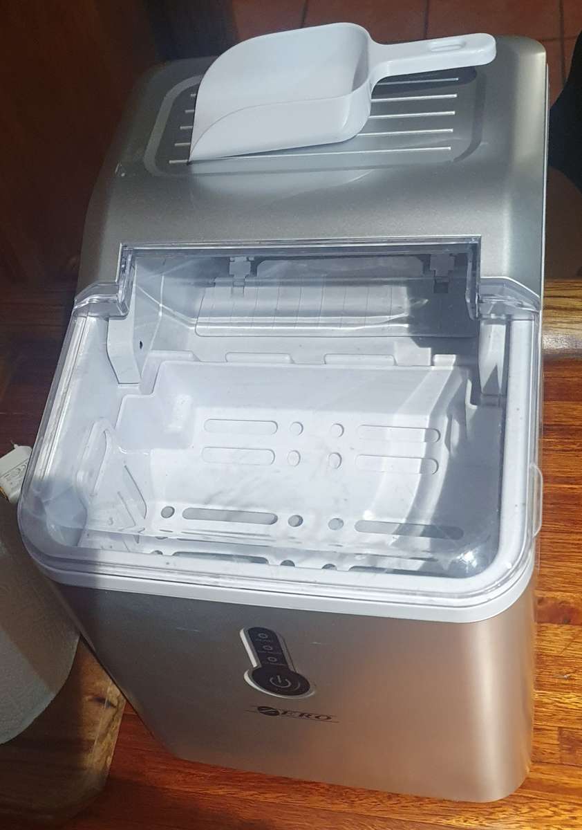 Zero Appliances IM12 Bullet Ice Maker  Silvet