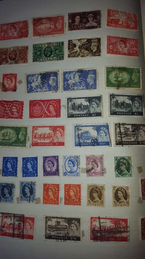 Set of 100 england stamps