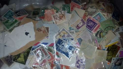 Collection of 500 stamps from all over guaranteed 500 in bag