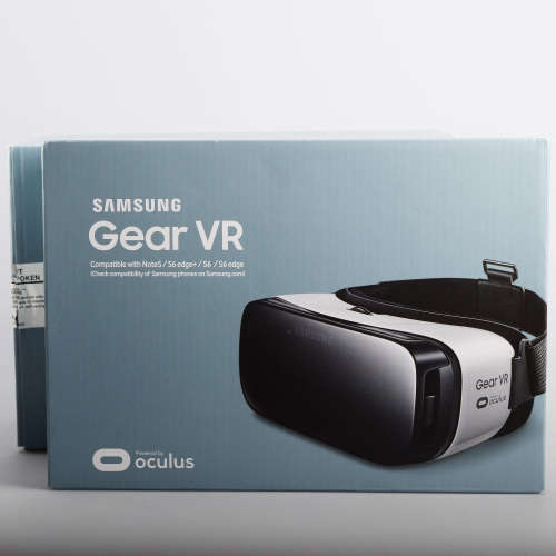 SAMSUNG GEAR VR HEADSET SM-R322. HAS BOX AND MANUAL. LAST ONE..
