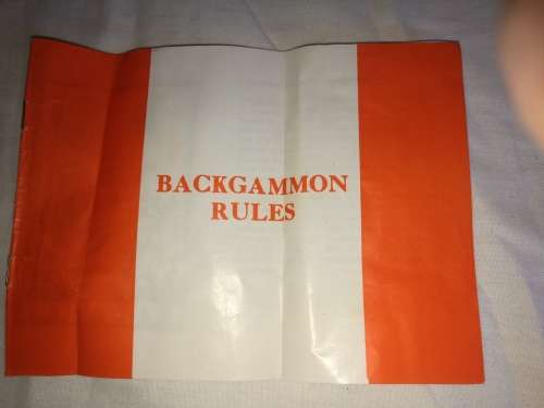 VINTAGE BACK GAMMON SET IN CASE