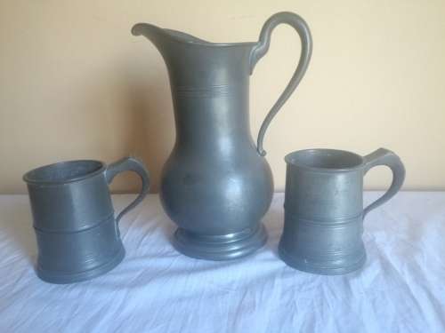BEAUTIFUL VINTAGE PEWTER JUG AND 2 1/2 PINT PEWTER MUGS