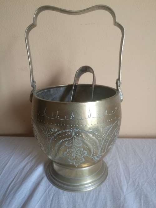 VINTAGE EPNS PLATED ICE BUCKET WITH TONGS