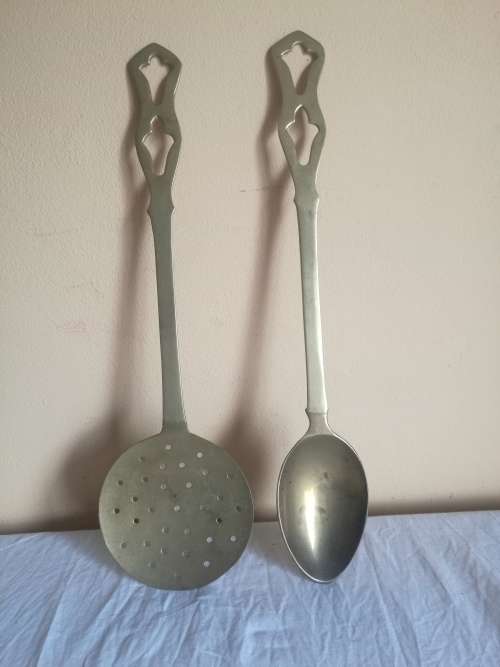 SET OF BRASS DECORATIVE WALL CUTLERY