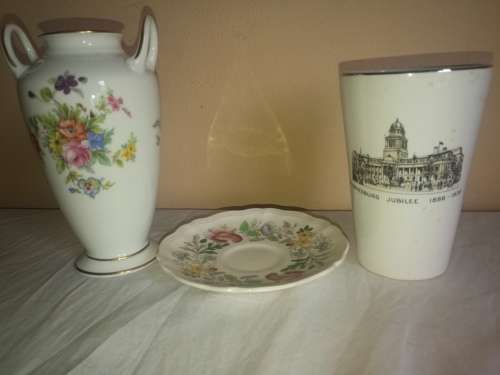 LOT OF 3 X COLLECTIBLE CERAMIC PIECES