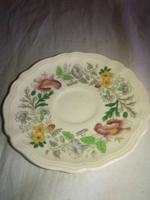 LOT OF 3 X COLLECTIBLE CERAMIC PIECES