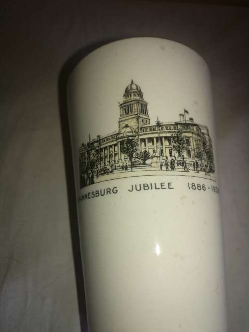 LOT OF 3 X COLLECTIBLE CERAMIC PIECES