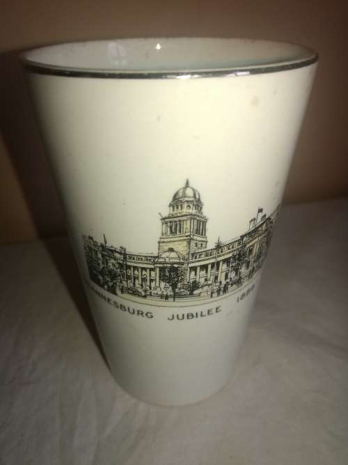 LOT OF 3 X COLLECTIBLE CERAMIC PIECES