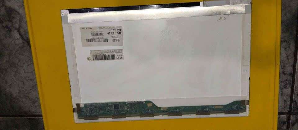 LP154WX4 (TL)(C8) 15.4` LAPTOP LCD SCREEN