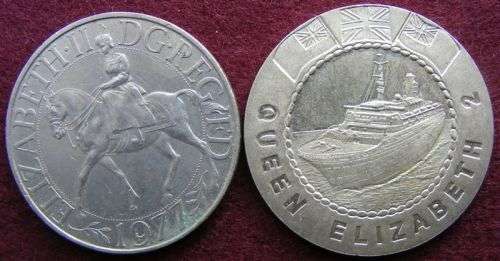 1977 British crown 28,6g + Queen Elizabeth 2 medal 25,3g