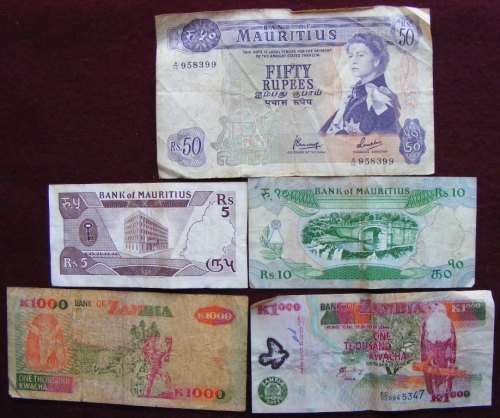 3 Mauritius  +  2  ZAMBIA  BANK NOTES