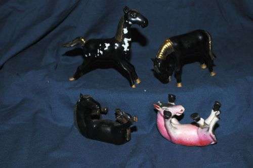 VARIETY OF HORSE ORNAMENTS