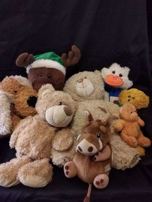 ASSORTED BOX OF PRE-LOVED PLUSH TOYS