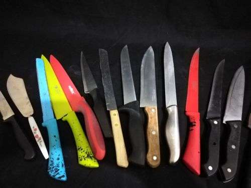 ASSORTED KITCHEN KNIVES