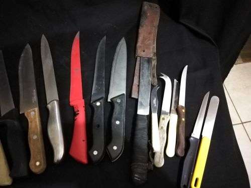 ASSORTED KITCHEN KNIVES