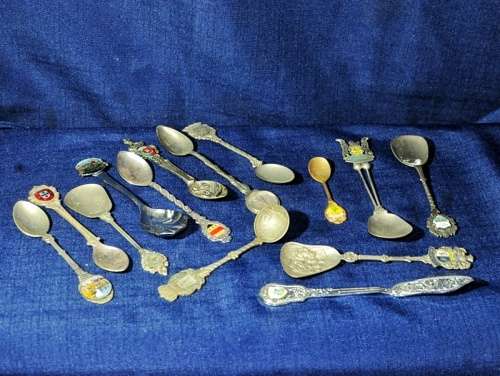 COLLECTOR SPOONS  (14PCS)