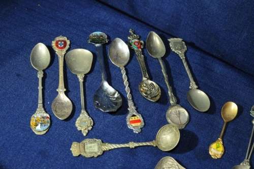 COLLECTOR SPOONS  (14PCS)
