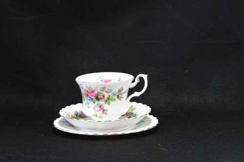 Royal Albert `Moss Rose ` Trio (No. 2)