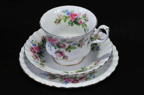 Royal Albert `Moss Rose ` Trio (No. 2)