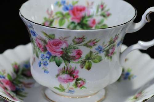 Royal Albert `Moss Rose ` Trio (No. 2)