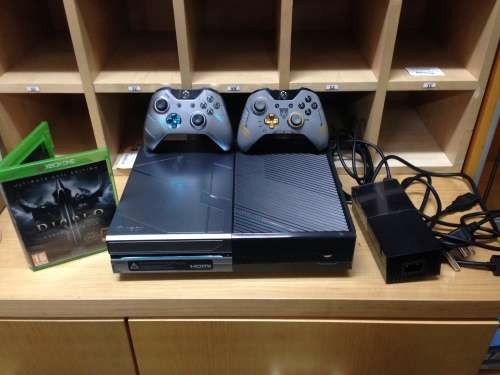 Limited Edition Halo 5 : Xbox One 1TB Console